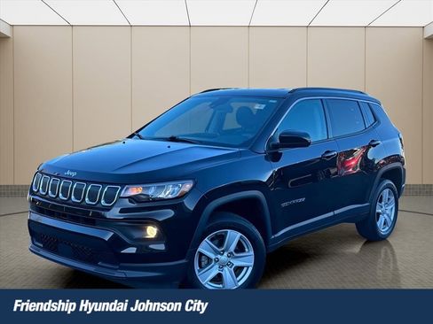 Used 2022 Jeep Compass Latitude image 1