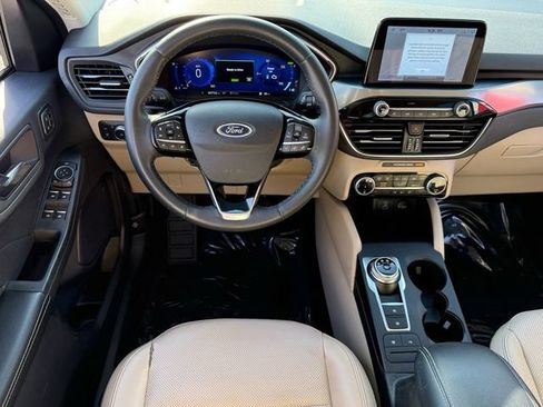 Used 2022 Ford Escape Titanium image 6