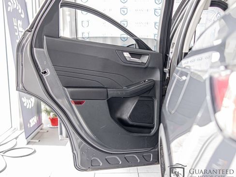 Used 2021 Ford Escape SE w/ Cold Weather Package FWD image 31
