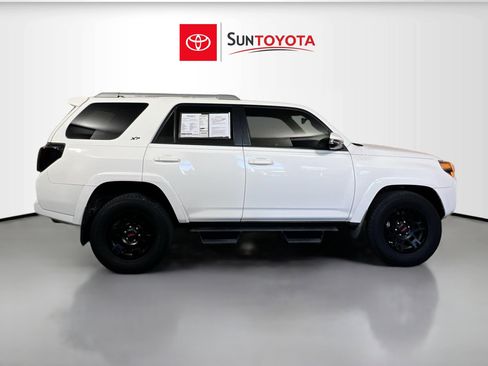 Used 2018 Toyota 4Runner SR5 Premium image 2
