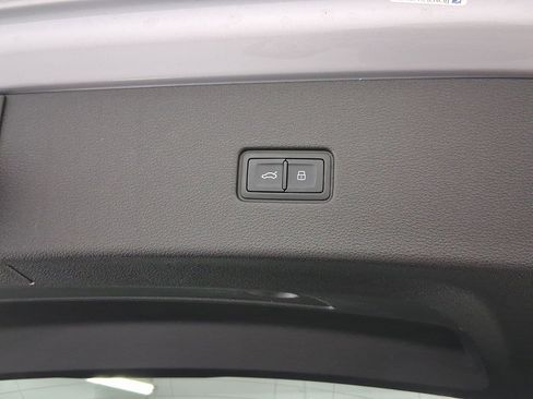 Used 2022 Audi Q8 Premium Plus image 17