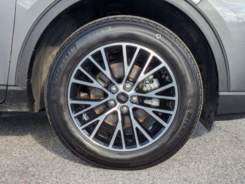 Certified 2025 Ford Escape SE image 12