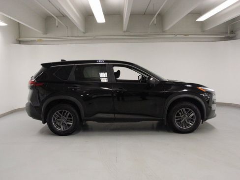 Used 2023 Nissan Rogue S image 5