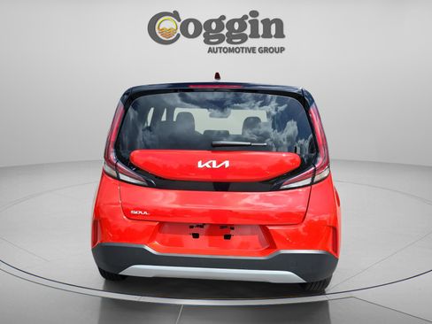 Used 2025 Kia Soul LX w/ LX Technology Package image 4
