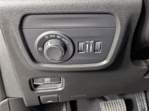 New 2025 Jeep Grand Cherokee Altitude image 13