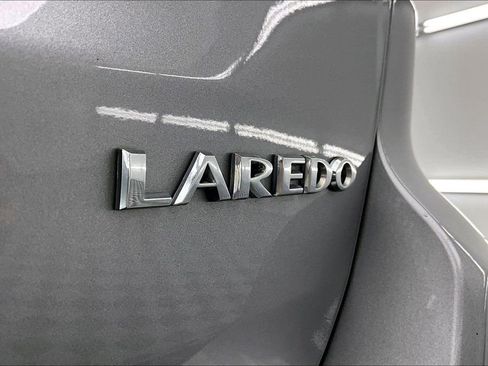Used 2018 Jeep Grand Cherokee Laredo image 8