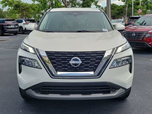 Used 2023 Nissan Rogue SV FWD image 2