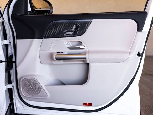 Used 2025 Mercedes-Benz GLA 250 image 28