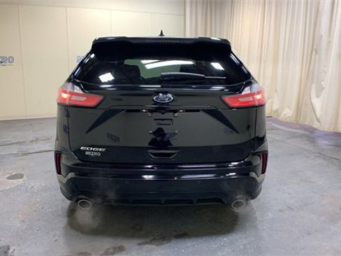 Used 2020 Ford Edge ST-Line w/ Cold Weather Package image 4