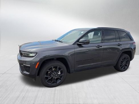 Used 2025 Jeep Grand Cherokee Limited AWD/4WD image 8
