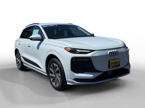 Used 2025 Audi Q6 e-tron Premium w/ Convenience Package AWD/4WD image 7