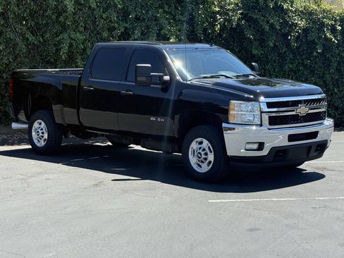 Used 2011 Chevrolet Silverado 2500 LT w/ Interior Plus Package AWD/4WD image 3