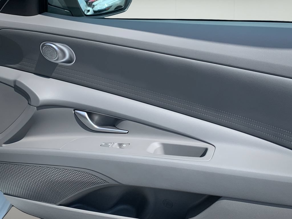 Certified 2026 Hyundai Elantra SE w/ Cargo Package FWD image 33
