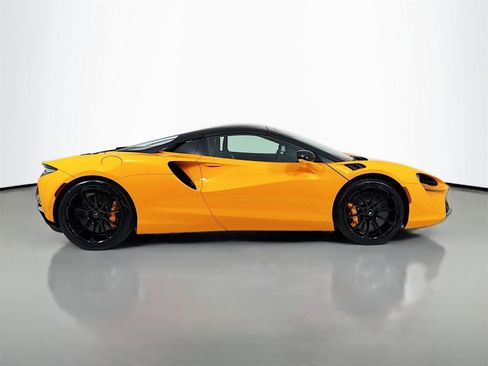Used 2025 McLaren Artura Spider RWD image 7