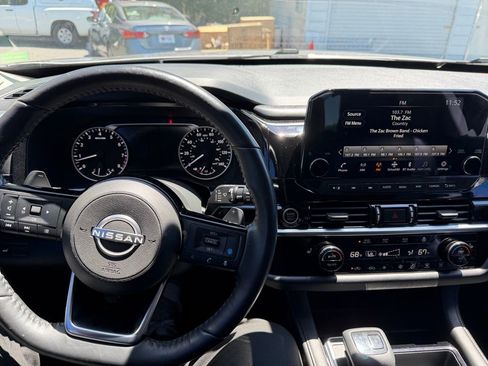 Used 2022 Nissan Pathfinder SL w/ SL Premium Package FWD image 12