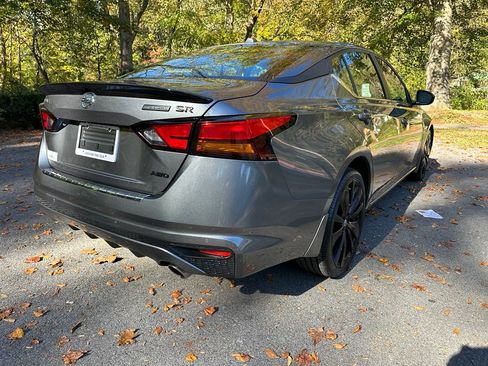 Used 2022 Nissan Altima 2.5 SR w/ Midnight Edition Package image 3