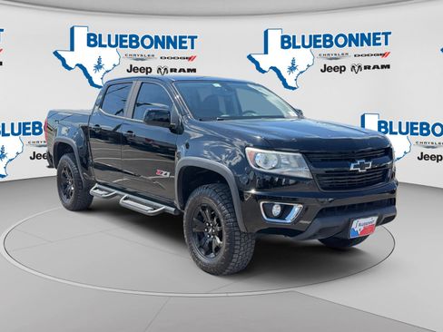 Used 2019 Chevrolet Colorado Z71 w/ Z71 Midnight Edition AWD/4WD image 3