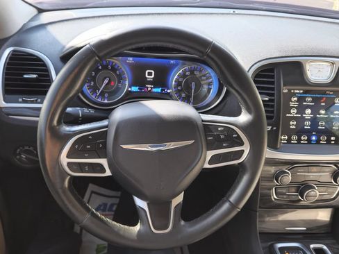 Used 2018 Chrysler 300 Touring RWD image 20