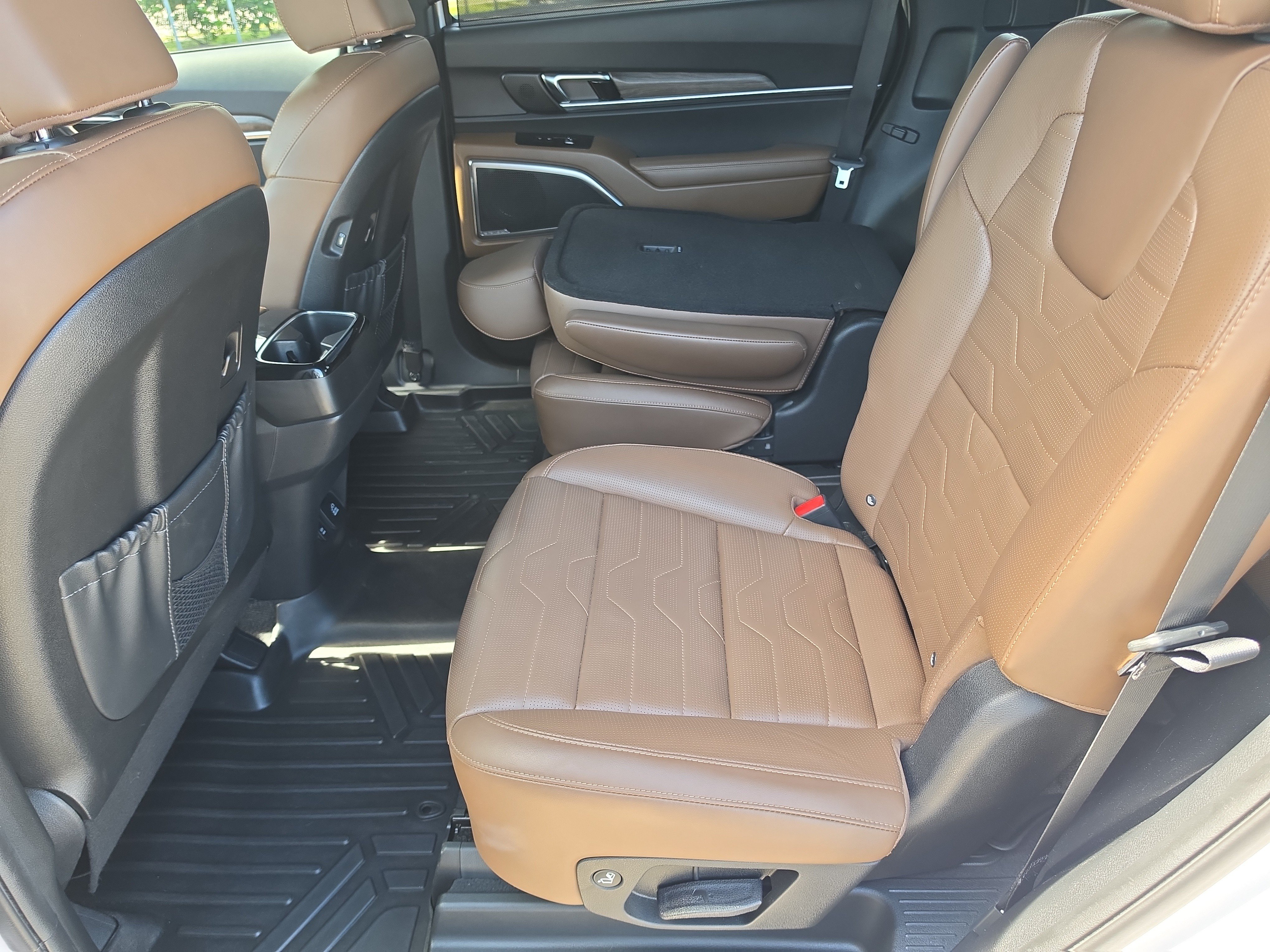 Certified 2022 Kia Telluride SX w/ SX Prestige Package AWD/4WD image 17