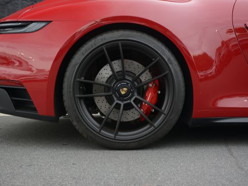 Certified 2024 Porsche 911 Targa 4 GTS AWD/4WD image 33