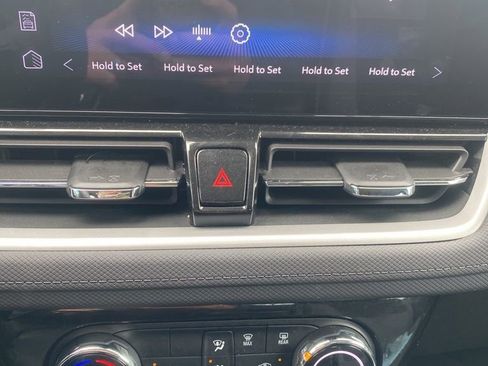 Used 2025 Chevrolet TrailBlazer LT AWD/4WD image 25