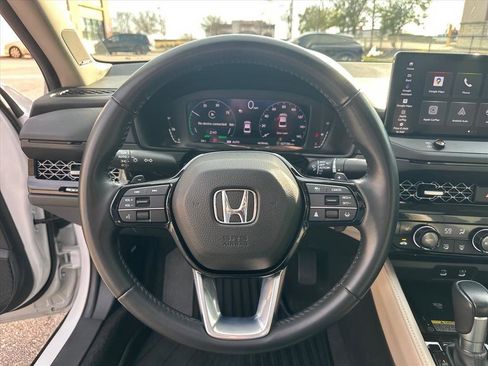 Used 2023 Honda Accord Touring image 11