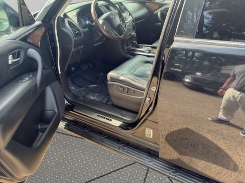 Used 2014 INFINITI QX80 2WD w/ Deluxe Touring Package image 19