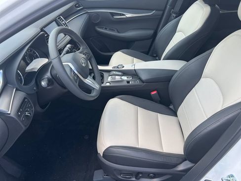 Certified 2025 INFINITI QX55 Luxe w/ Cargo Package AWD/4WD image 11