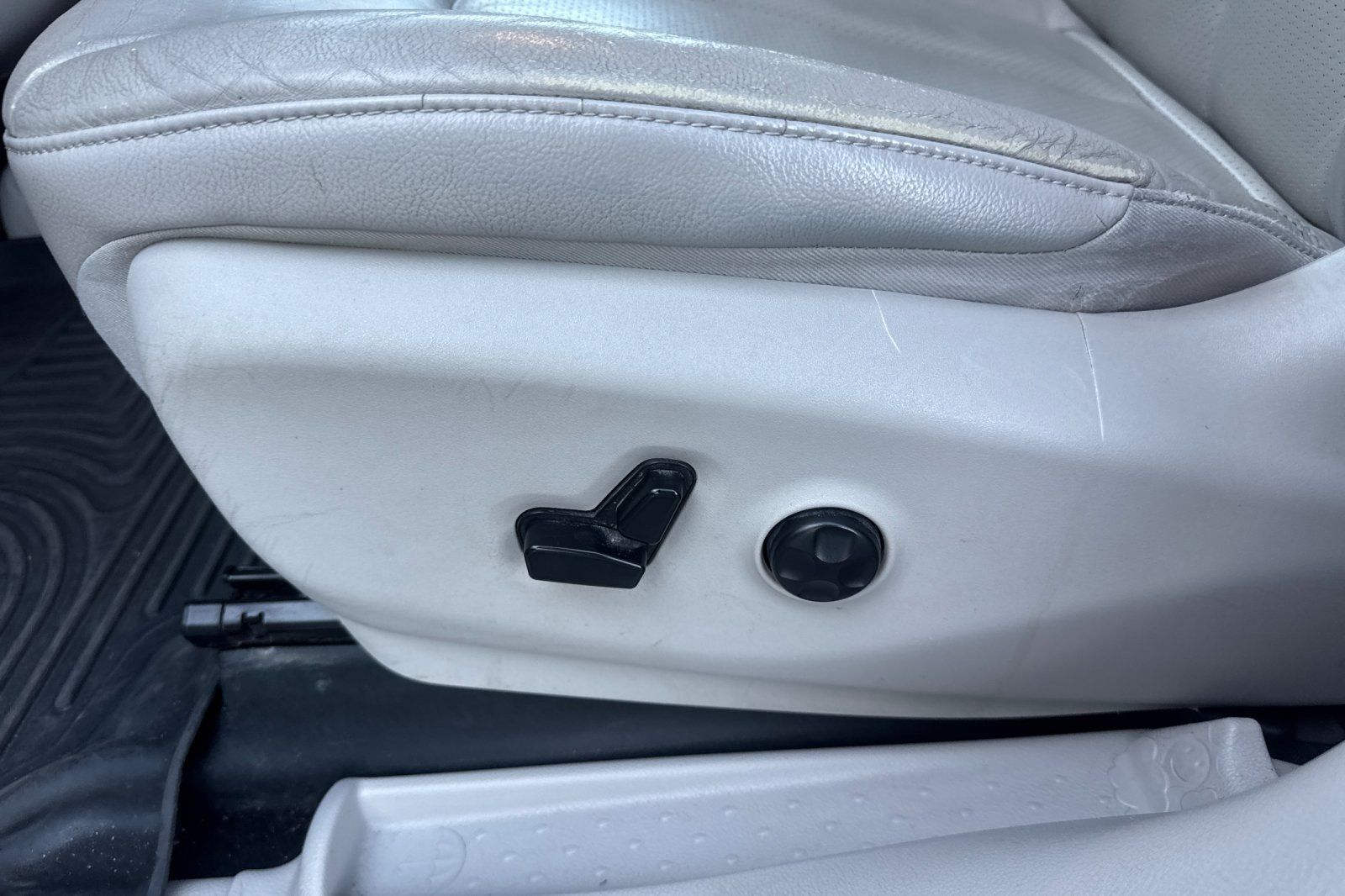 Used 2018 Chrysler Pacifica Touring-L FWD image 14