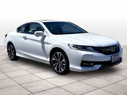 Used 2017 Honda Accord EX image 2