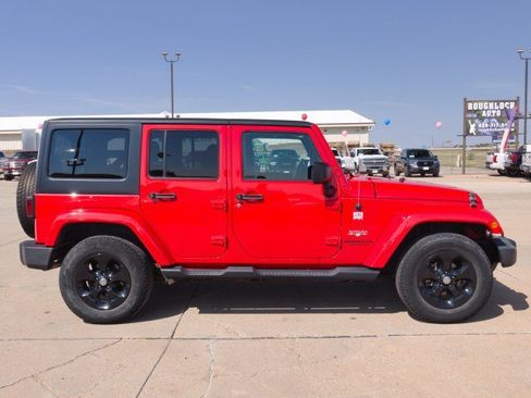 Used 2017 Jeep Wrangler Unlimited Sahara AWD/4WD image 5