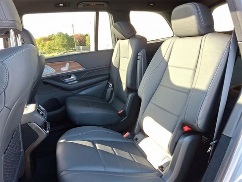 Certified 2025 Mercedes-Benz GLS 450 4MATIC image 10