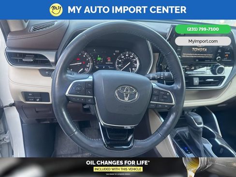 Used 2021 Toyota Highlander Limited AWD/4WD image 9