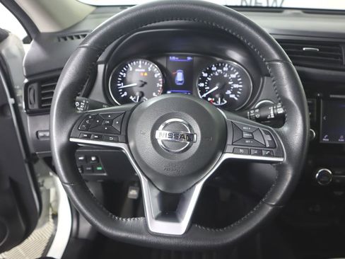 Used 2020 Nissan Rogue SV image 11