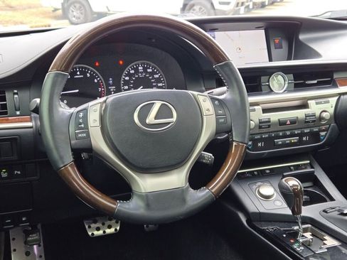 Used 2013 Lexus ES 350 w/ Luxury Pkg image 16