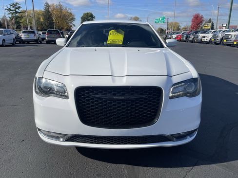 Used 2015 Chrysler 300 S image 3