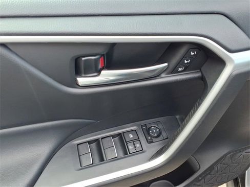 Used 2022 Toyota RAV4 XLE Premium image 13