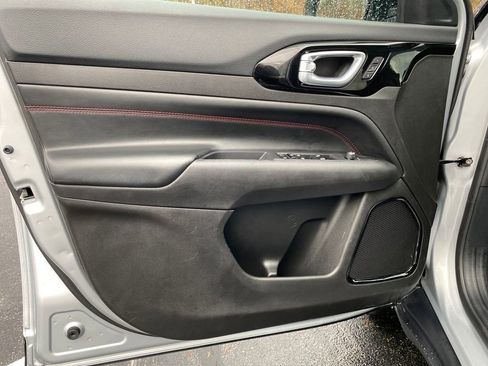 Used 2025 Jeep Compass Trailhawk w/ Trailhawk Elite Group image 27