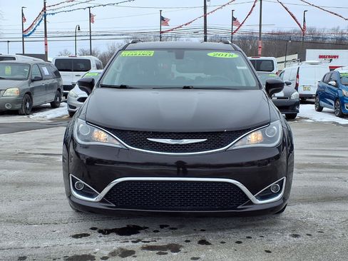 Used 2018 Chrysler Pacifica Touring-L Plus image 27