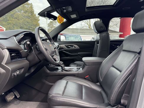 Used 2023 Chevrolet Traverse LT w/ LT Premium Package image 13