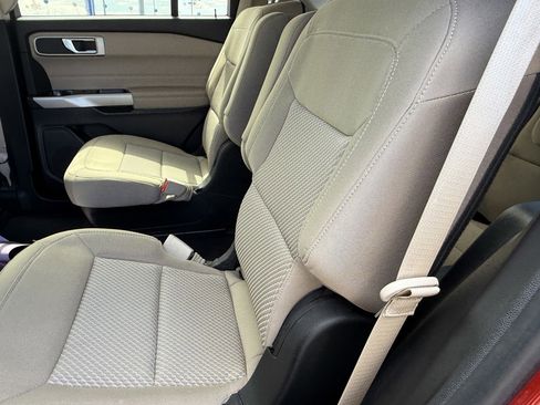 Used 2022 Ford Explorer XLT image 24