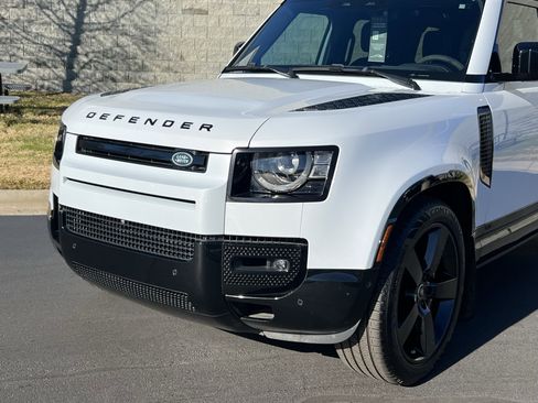 Certified 2023 Land Rover Defender 110 V8 image 10