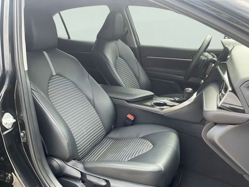 Used 2024 Toyota Camry SE w/ Convenience Package image 18