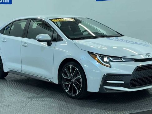 Used 2022 Toyota Corolla SE FWD image 2