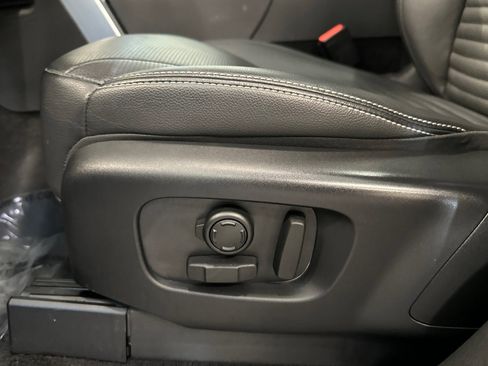 Used 2023 Land Rover Discovery S R-Dynamic image 17