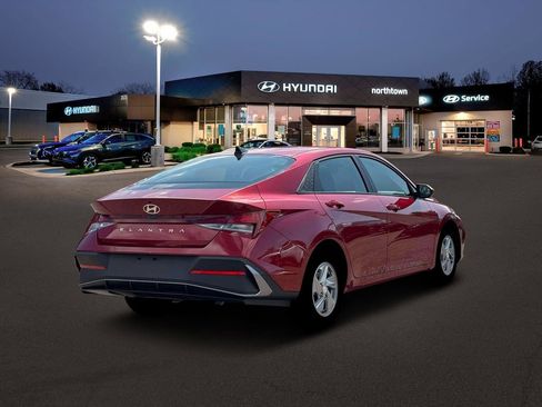 New 2026 Hyundai Elantra SE image 7