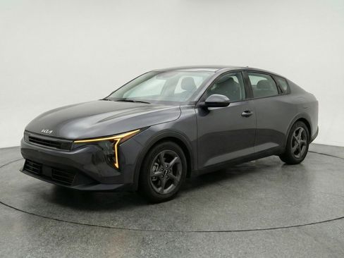 Used 2025 Kia K4 LXS image 3