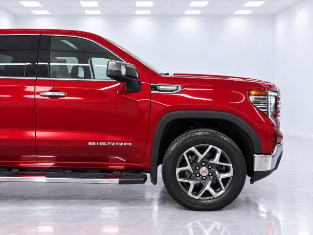 Used 2023 GMC Sierra 1500 SLT w/ SLT Premium Package AWD/4WD image 8
