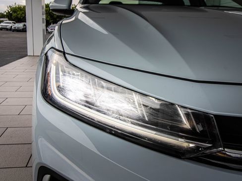 Used 2025 Volkswagen Jetta SE FWD image 5