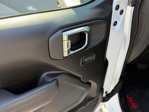 Used 2025 Jeep Wrangler Sport AWD/4WD image 12